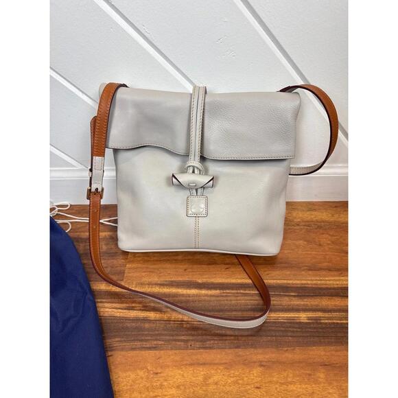 NWT Dooney & Bourke Leather Crossbody Bag - Stylish and Versatile - Picture 8 of 8